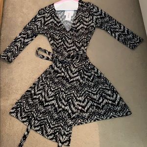 Wrap dress black and cream pattern